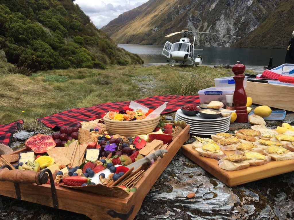 wanaka-helicopters-flight-package-picnic